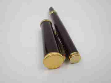 Helio Ferretti. Laca burdeos y detalles chapados oro. Cartuchos. Plumín bicolor. 2005