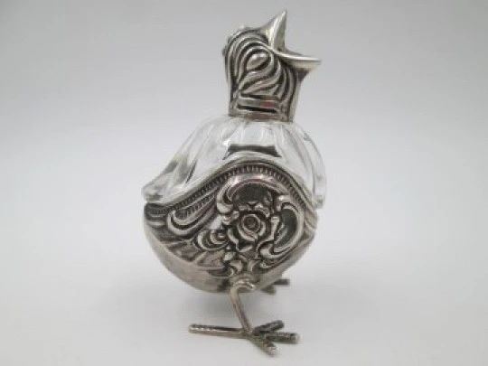 Hen salt & pepper shaker. 835 sterling silver and cut crystal. 1950's. Europe