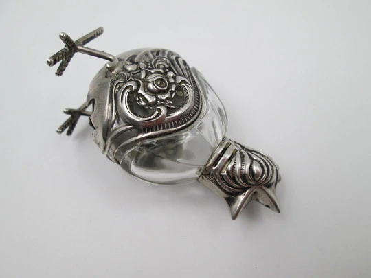 Hen salt & pepper shaker. 835 sterling silver and cut crystal. 1950's. Europe