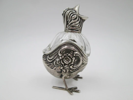 Hen salt & pepper shaker. 835 sterling silver and cut crystal. 1950's. Europe