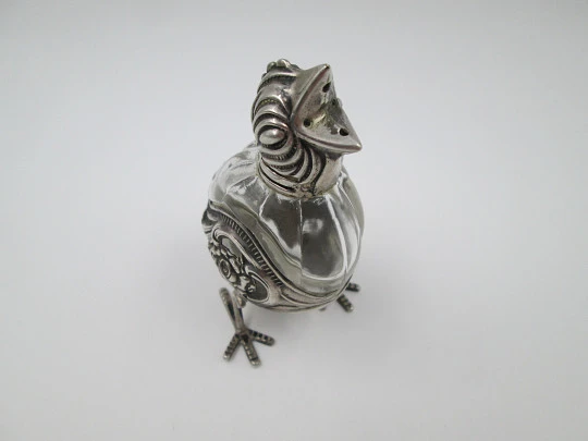 Hen salt & pepper shaker. 835 sterling silver and cut crystal. 1950's. Europe