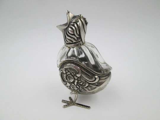 Hen salt & pepper shaker. 835 sterling silver and cut crystal. 1950's. Europe