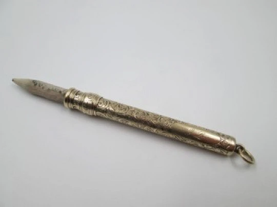 Henry Griffiths & Sons Ltd pencil. 9k gold. 1910. England. Vegetable motifs