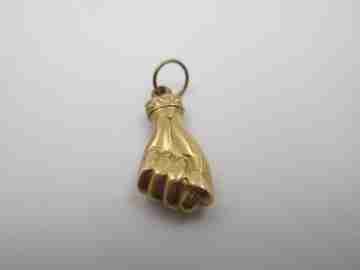 Higa / figa. Oro amarillo 18k. Adornos geométricos. 1950. Colgante mujer