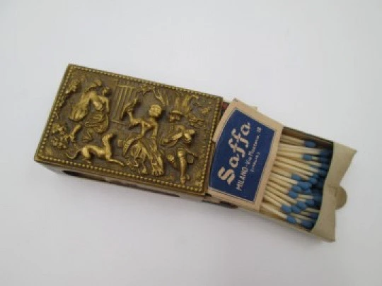 Historiated matchbox. Golden alpaca. High relief. Romantic scene. France. 1960