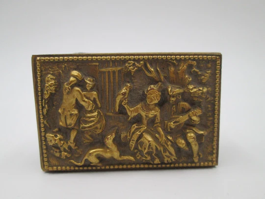 Historiated matchbox. Golden alpaca. High relief. Romantic scene. France. 1960