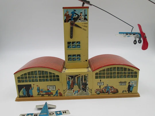 Hoch & Beckmann mechanical airport. Lithographed tinplate. Clockwork. 1950's