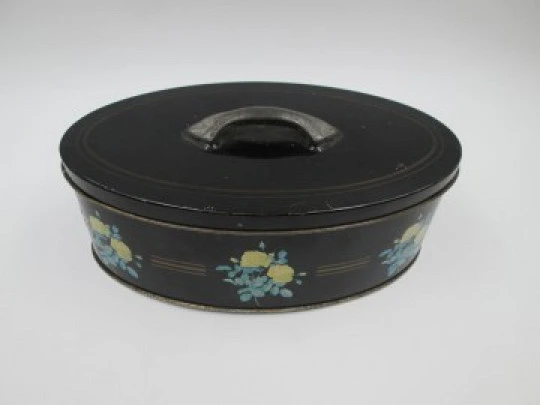 Hoffmann confectionery candy tinplate box. 1970's. Flowers motifs. Swiss