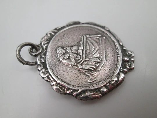 Holy Blood of Denia Brotherhood medal. Sterling silver. Vegetable edge. Ring. 1930's