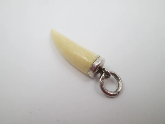 Horn unisex pendant. Ivory and 925 sterling silver. Spain. 2010's