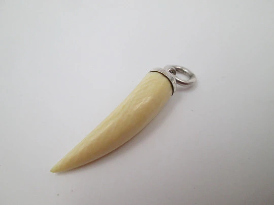 Horn unisex pendant. Ivory and 925 sterling silver. Spain. 2010's