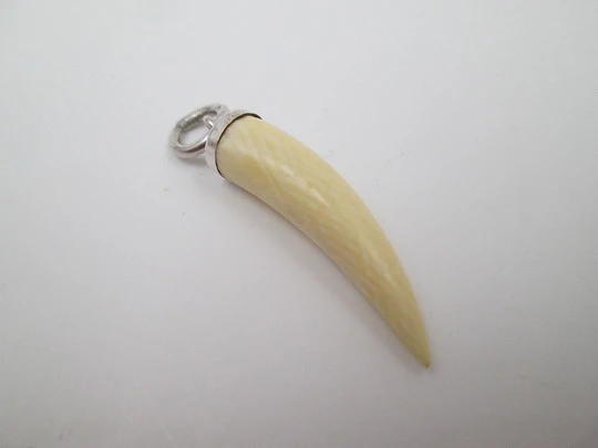 Horn unisex pendant. Ivory and 925 sterling silver. Spain. 2010's