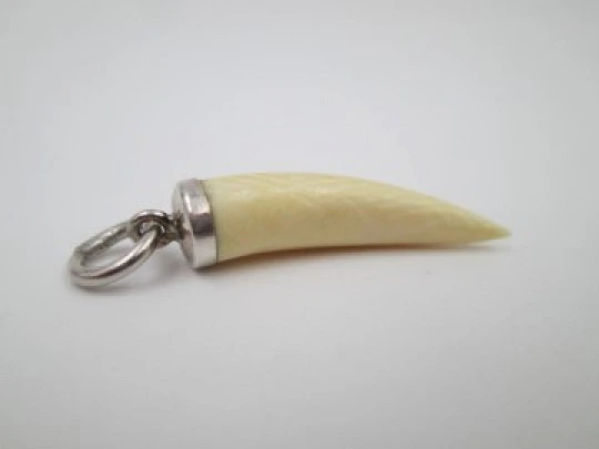 Horn unisex pendant. Ivory and 925 sterling silver. Spain. 2010's