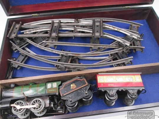Hornby mechanical tinplate train. 1930's. Tracks & wagons. Great Britain. Box