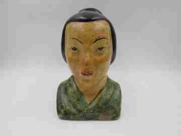 Hucha del Domund. Busto de japonesa. Escayola policromada. España. 1940-50