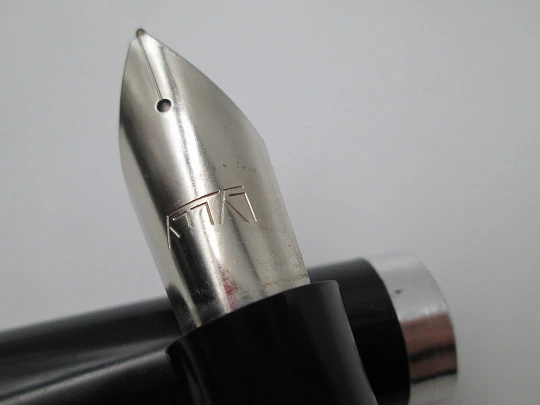 Huge Lylly "fountain pen" ballpoint. Bicolour plastic & silver metal. Italy. 1980's