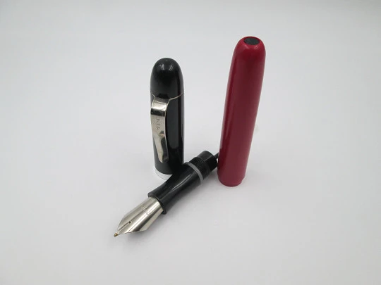 Huge Lylly "fountain pen" ballpoint. Bicolour plastic & silver metal. Italy. 1980's