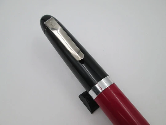 Huge Lylly "fountain pen" ballpoint. Bicolour plastic & silver metal. Italy. 1980's