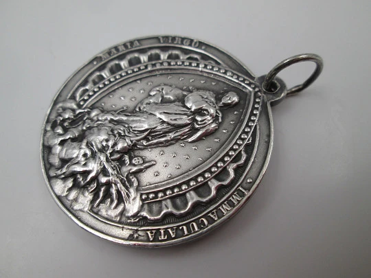 Immaculate Conception medal. Sterling silver. High relief. Ring and hole. 1940's. Spain