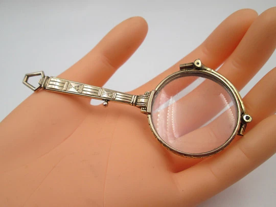Impertinentes / anteojos plegables para mujer chapados en oro. Adornos geométricos. 1920