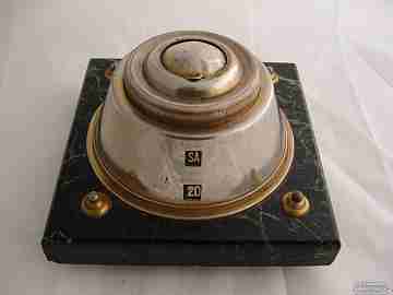 Inkwell with semi-automatic calendar. Silver and gold metal
