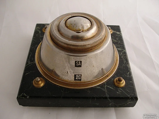 Inkwell with semi-automatic calendar. Silver and gold metal