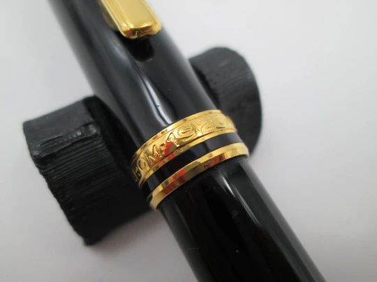 Inoxcrom Caravel 1920 ballpoint pen. Black resin & 23k gold plated details. Twist system