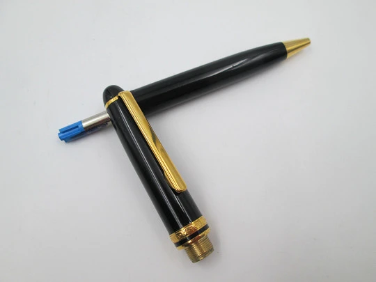 Inoxcrom Caravel 1920 ballpoint pen. Black resin & 23k gold plated details. Twist system