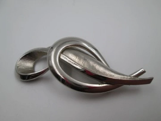 Jewelry women's brooch. Sterling silver. Loop shape. 1960's