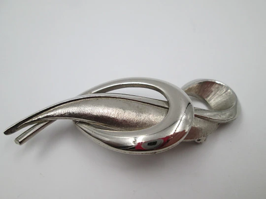 Jewelry women's brooch. Sterling silver. Loop shape. 1960's