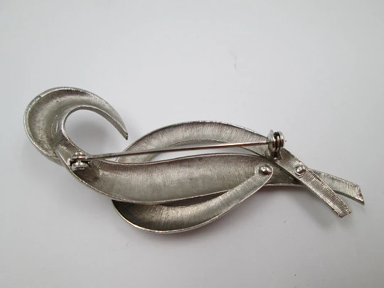 Jewelry women's brooch. Sterling silver. Loop shape. 1960's
