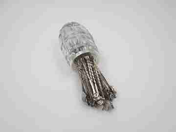 Juego de 27 pinchos para aperitivos con soporte de cristal tallado. Plata de ley. 1990