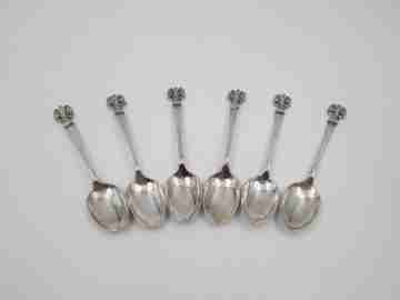 Juego de seis cucharas de café. Plata de ley 925. Escudo con motivos de elefantes. 1990