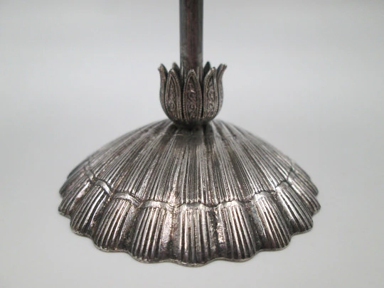 Juego de seis pinchos para aperitivos con soporte figura gaitero. Metal plateado. 1980