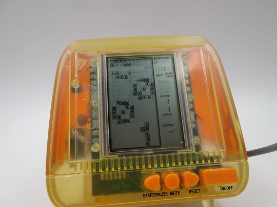 Juego electrónico portátil Cyber Game. Plástico de colores. Marca Gig. Caja original Juego electrónico portátil Cyber Game. Plástico de colores. Marca Gig. Caja original