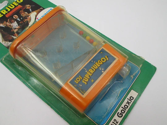 Juego portátil de agua bolas Galaxia. Los Superjuegos. Papirots. Plástico colores. 1980