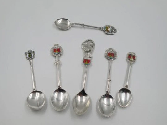 Juego seis cucharas de postre. Plata de ley. Escudos ciudades. 1980