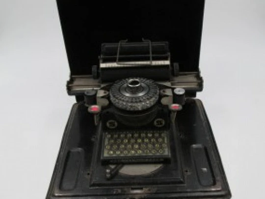 Junior typewriter toy. Black enamel tinplate. Original box. 1920's. Germany