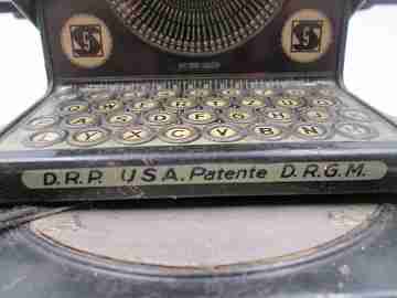Junior typewriter toy. Black enamel tinplate. Original box. 1920's. Germany