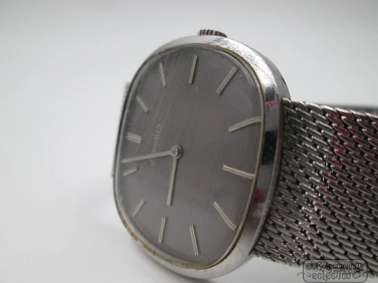 Juvenia Reserve. Acero inoxidable. Cuerda manual. Brazalete malla. 1960