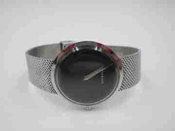 Juvenia. Cuerda manual. Esfera negra. Acero inoxidable. 1970. Brazalete malla