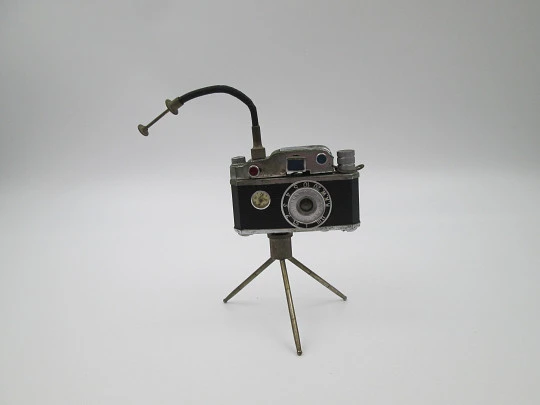 K.K.W. Photo-Flash camera table petrol lighter. Original box. Tripod & shutter release. Japan