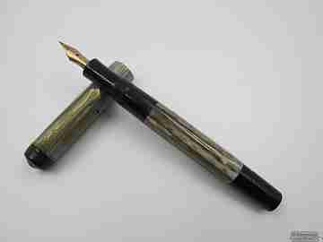 Kaweco Diaphan. Celuloide verde mármol. Detalles chapados. Años 50. Pistón