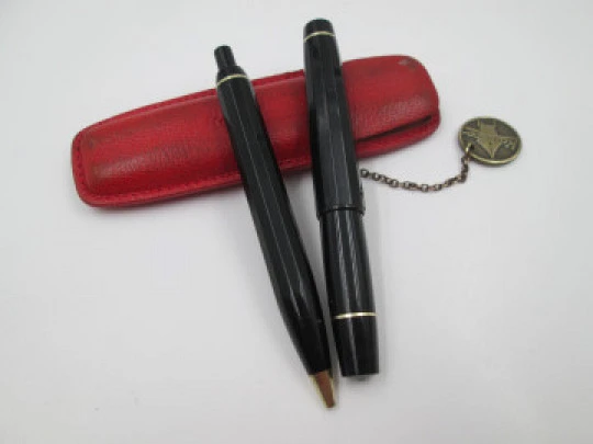 Kaweco Sport set. Estilográfica y bolígrafo. Resina negra. Funda piel. Alemania. 1970