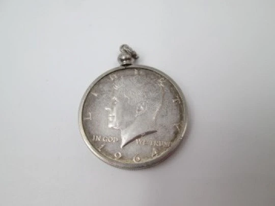 Kennedy half dollar 1964 pendant. Sterling silver. Removable frame & screw ring