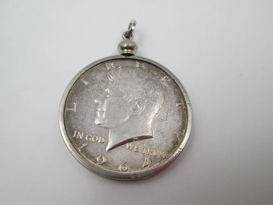 Kennedy half dollar 1964 pendant. Sterling silver. Removable frame & screw ring