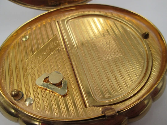 Kigu Concerto musical powder compact. Gold plated metal. Box. 1950's. London