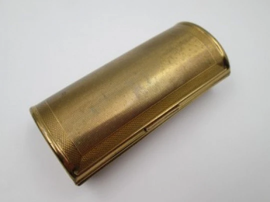 Kigu powder compact hand bag. Gold plated. Guilloche. United Kingdom. 1950's