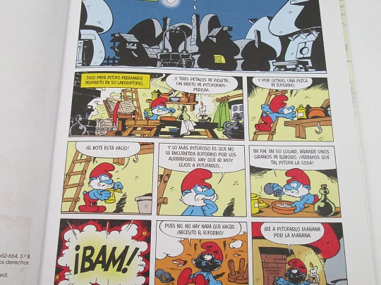 King Smurf and Smurfphony in C. Colour hardcover. Peyo drawings. Planeta, 2006.