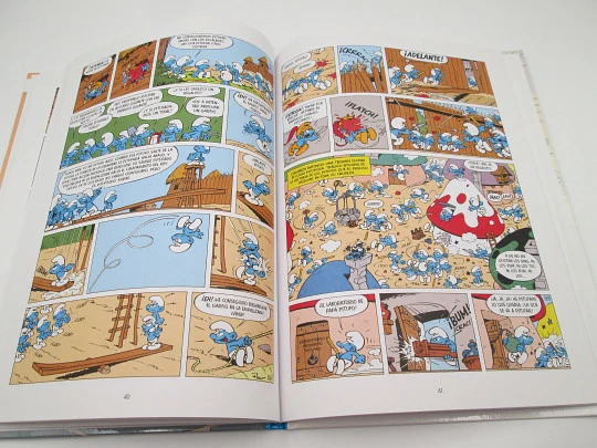 King Smurf and Smurfphony in C. Colour hardcover. Peyo drawings. Planeta, 2006.